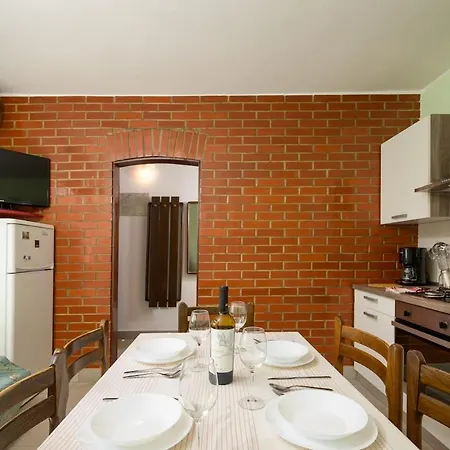Eco Friendly With Pool In Villa Pula