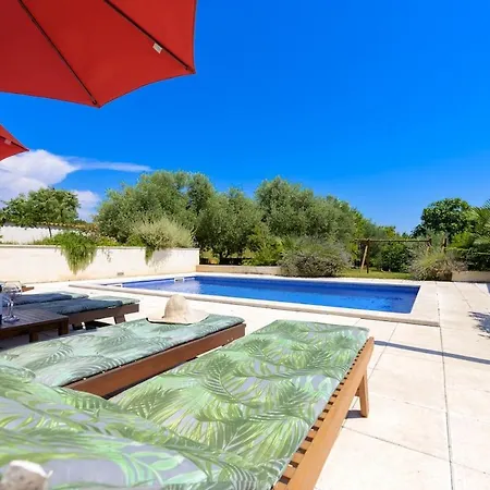 Eco Friendly With Pool In Pula