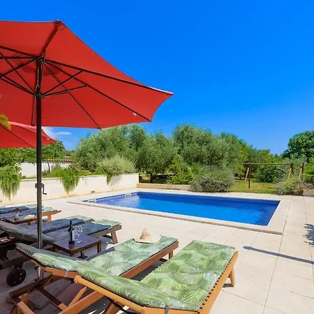Eco Friendly With Pool In Villa