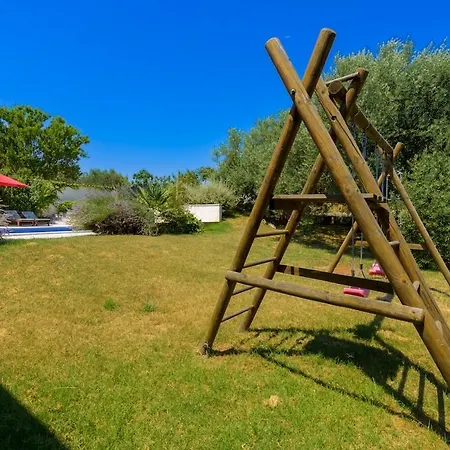 Villa Eco Friendly With Pool In