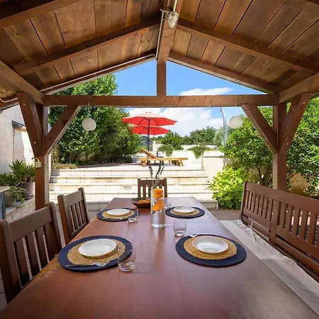 Eco Friendly With Pool In Villa Pula