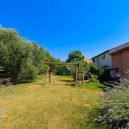 Eco Friendly With Pool In Villa Pula